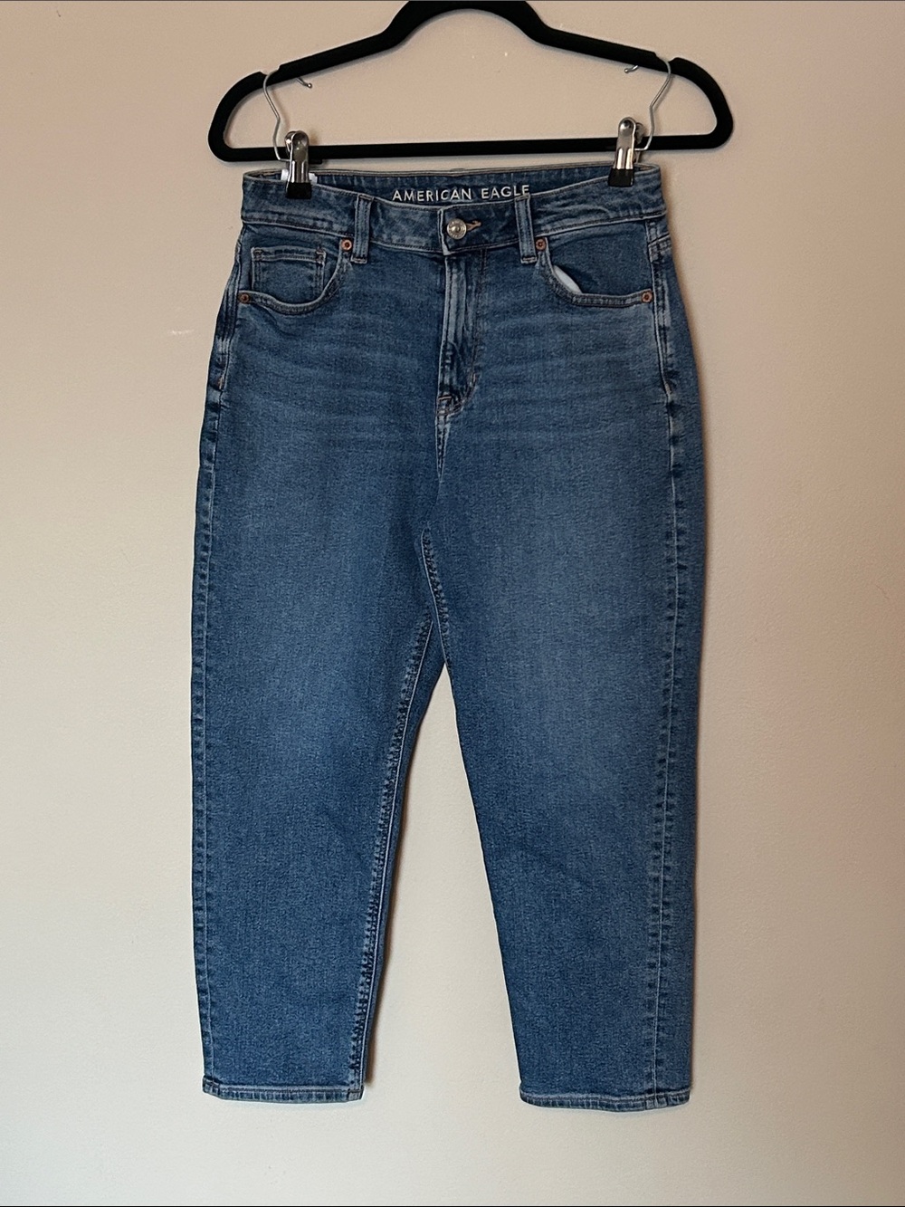 American Eagle Outfitters High-Rise Medium Blue Mom Jeans extra short